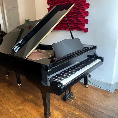 Yamaha Grand Piano Excellent Condition