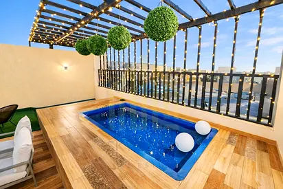 Direct from the owner, with a swimming pool, electricity, water, and air conditioning included. Pri