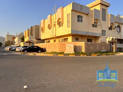 A building for sale corner plot on two streets with excellent income