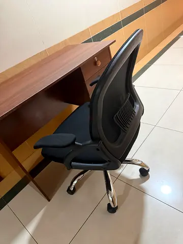 Computer wooden desk /Table with Ergonomic Black Mesh Office Chair with Chrome Base - Good Condition