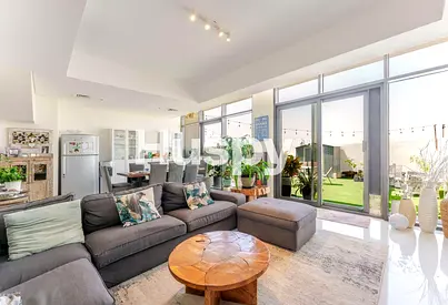 Vacant on Transfer | Single Row | Huge Lounge