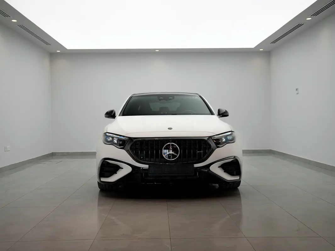 Mercedes-Benz E-Class 2025 — photo 1 of 19