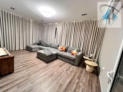 فيلا للبيع جاهزة للسكن شامل الكهرباء و المياه و المكيفات مع مساحة حوش كبيرة و بمنطقة سكنية ممتازة و امام مسجد مباشرة
