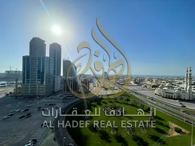 للإيجار السنوي في الخان – الشارقة! 3 غرف وصالة "بمساحات كبيرة جداً" – مقابل دوار الخان مباشرة – "تاني ساكن" – إطلالة بحرية – السعر 75 ألف – حتى 6 دف