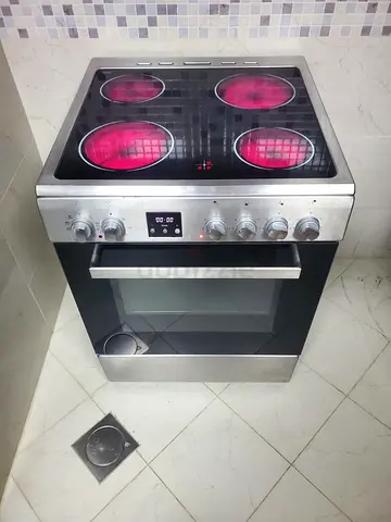 Whirlpool 60/60 size cooking range, freestanding electric cooker with ceramic hob and oven -free del