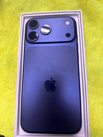 iPhone 17 pro max blue 256 (battery health 100/ 120 cycle count)