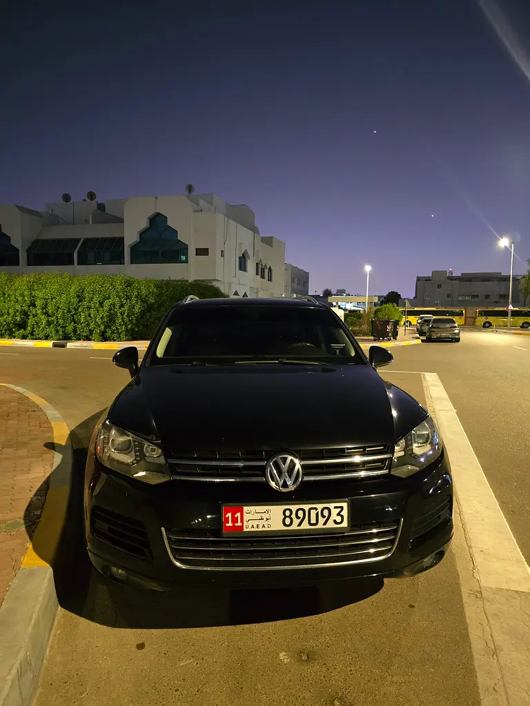 Volkswagen Touareg 2014 — photo 1 of 12