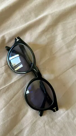 Black Round Tom-style Sunglasses — Good Condition