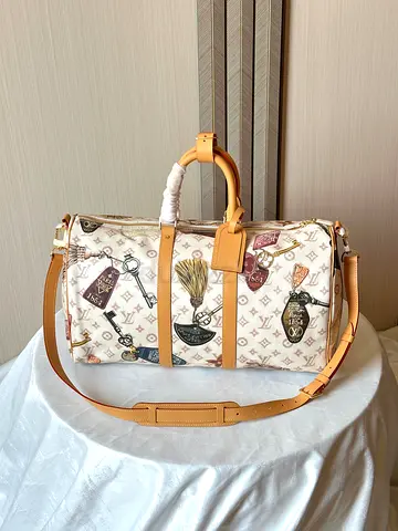 Louis Vuitton Duffel bags For Men’s