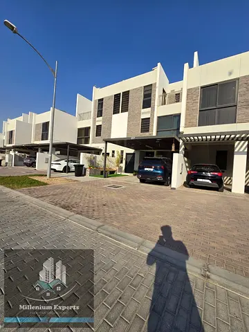 Huge 5Bedroom Plus Maid | Single Row | Prime Community | For Rent