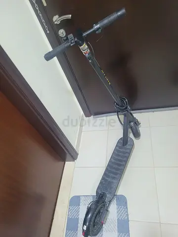 Electric scooter - good condition but has battery issue it can be replaced.