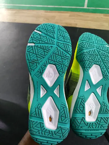 Badminton shoes