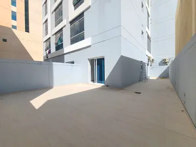 Chiller AC Free || With Huge Terrace || Closed To Metro ||