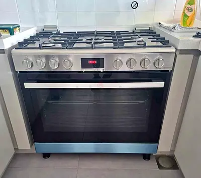 Bosch Brad gas cooker 5 burner , neat and clean, same like a new condition