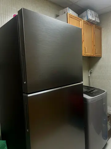 Samsung Stainless Steel Top-Freezer Refrigerator - Excellent Condition (Almost New) + Warranty