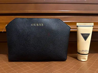 GUESS black leather-look cosmetic pouch / toiletry bag