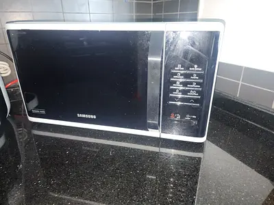 Samsung countertop microwave - Excellent working condition