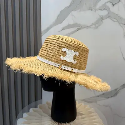 Celine Triomphe hat