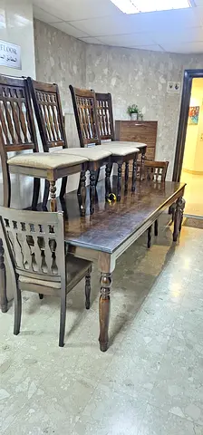 8 seater dining table with chairs in perfect condition