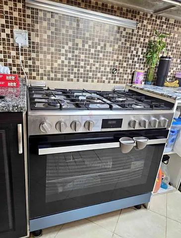 Bosch brand 5 burner gas cooker , neat and clean ,same like a new