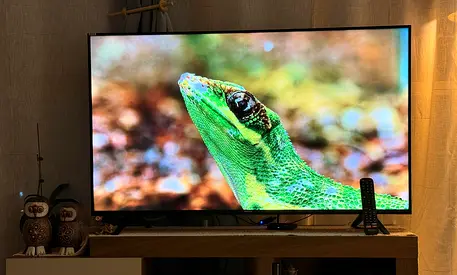 Hisense 55-inch LED Smart TV in excellent condition
