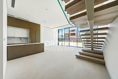 Exceptional Townhouse | Top Amenities | Vacant