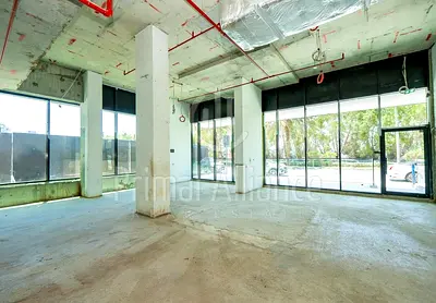 Large Retail Unit | Wide Frontage | 4 Parking