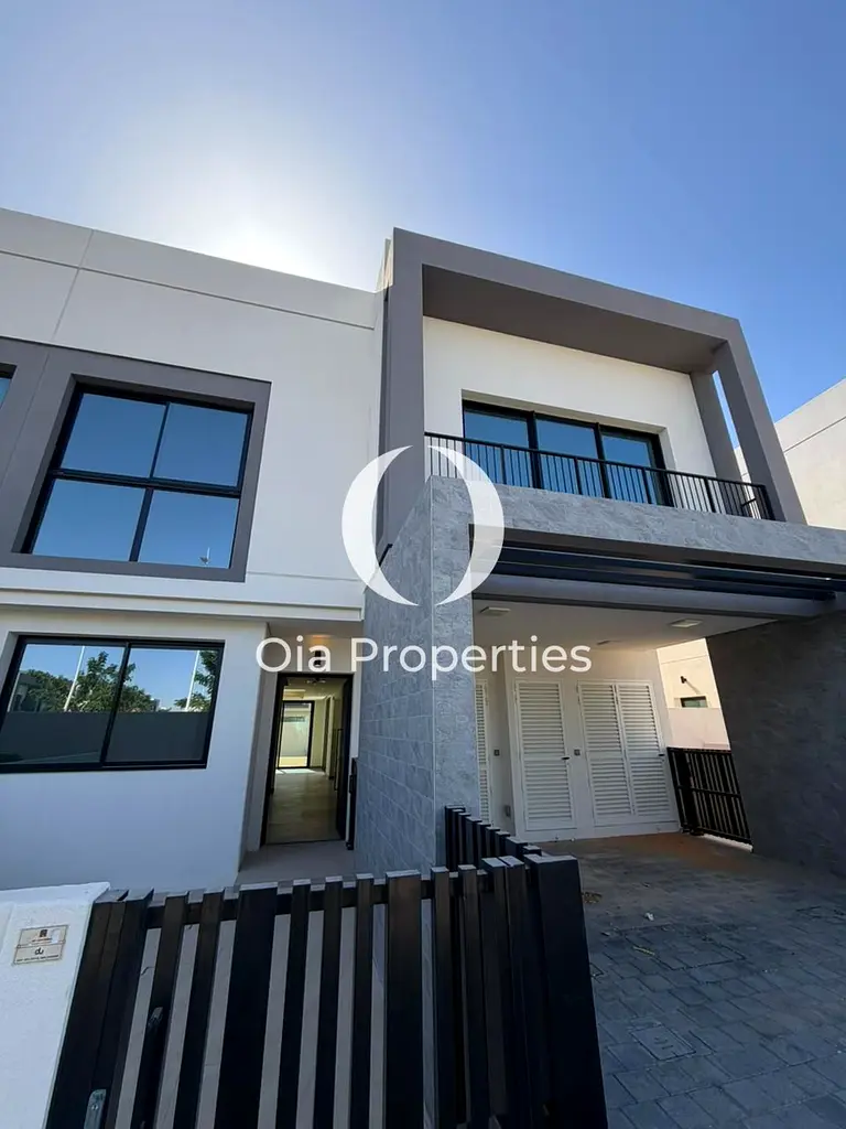 Premium Living | 3BR Villa Near Community Center