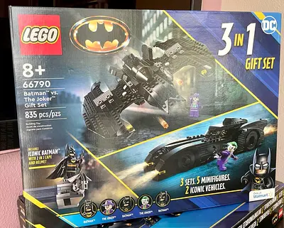 Exclusive LEGO DC Batman vs The Joker 3-in-1 Gift Set (66790)