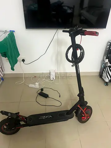 Rohan wings - Double Suspension eScooter. Battery Life perfect and Scooter in excellent condition