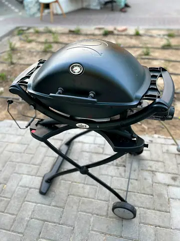 Weber portable gas/electric grill on stand - good condition