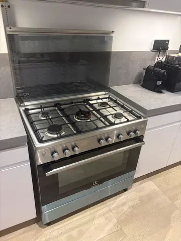 Electrolux Cooking Range 90x60 5 Burner like new