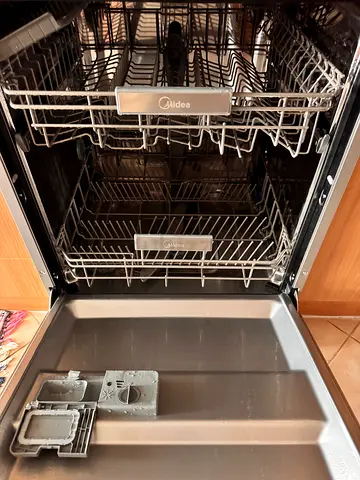 Midea Built-in Dishwasher - 6 months old with 4 packets of finish and fairy soap along with 1 salt