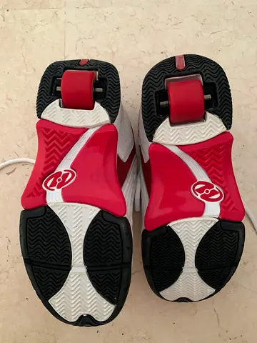 Heelys roller shoes (size US 8, EUR 40)