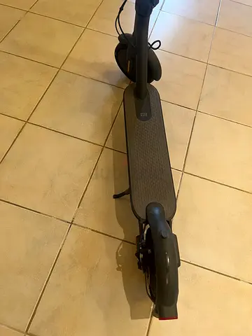 Xiaomi Mi Electric Scooter Essential (DDHBC08NEB)