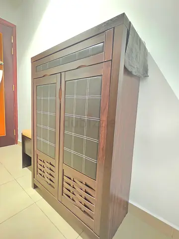 Solid Wood Two-Door shoerack Good Condition
