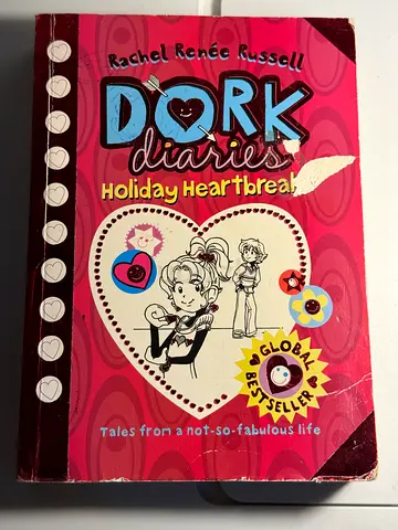 Dork Diaries: Holiday Heartbreak - paperback