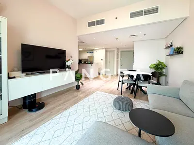 Lake View | High Floor | Upgraded