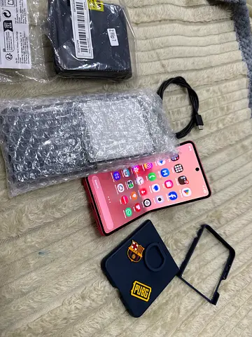 Samsung Galaxy Z Flip 7(Pink) with case and charger - Excellent condition under care plus warranty