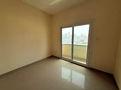 بلكونة إطلالة مفتوحة تكييف مركزي قريب دبي