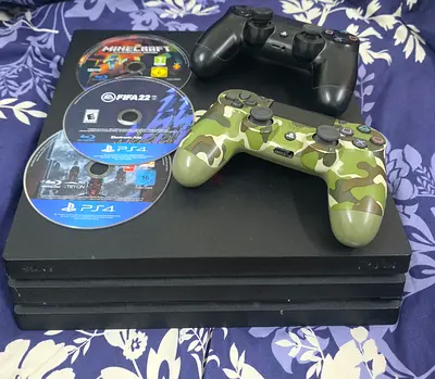 PS4 PRO 1TB TWO CONTROLLER +3 GAMES