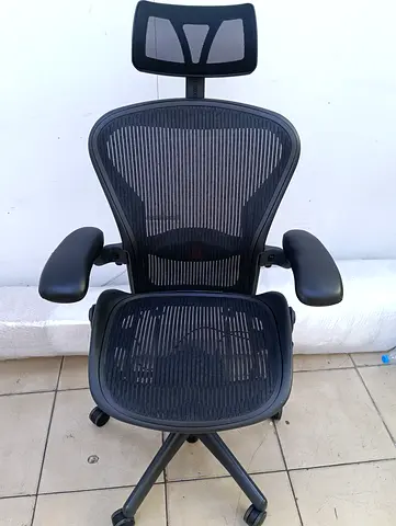 Selling herman miller Aeron chair with headrest