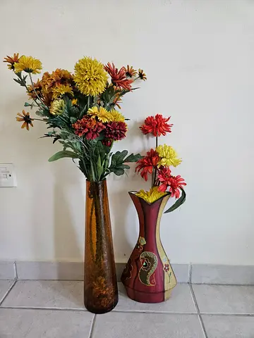 Pair of decorative floor vases with faux flowers (brown glass + painted ceramic)