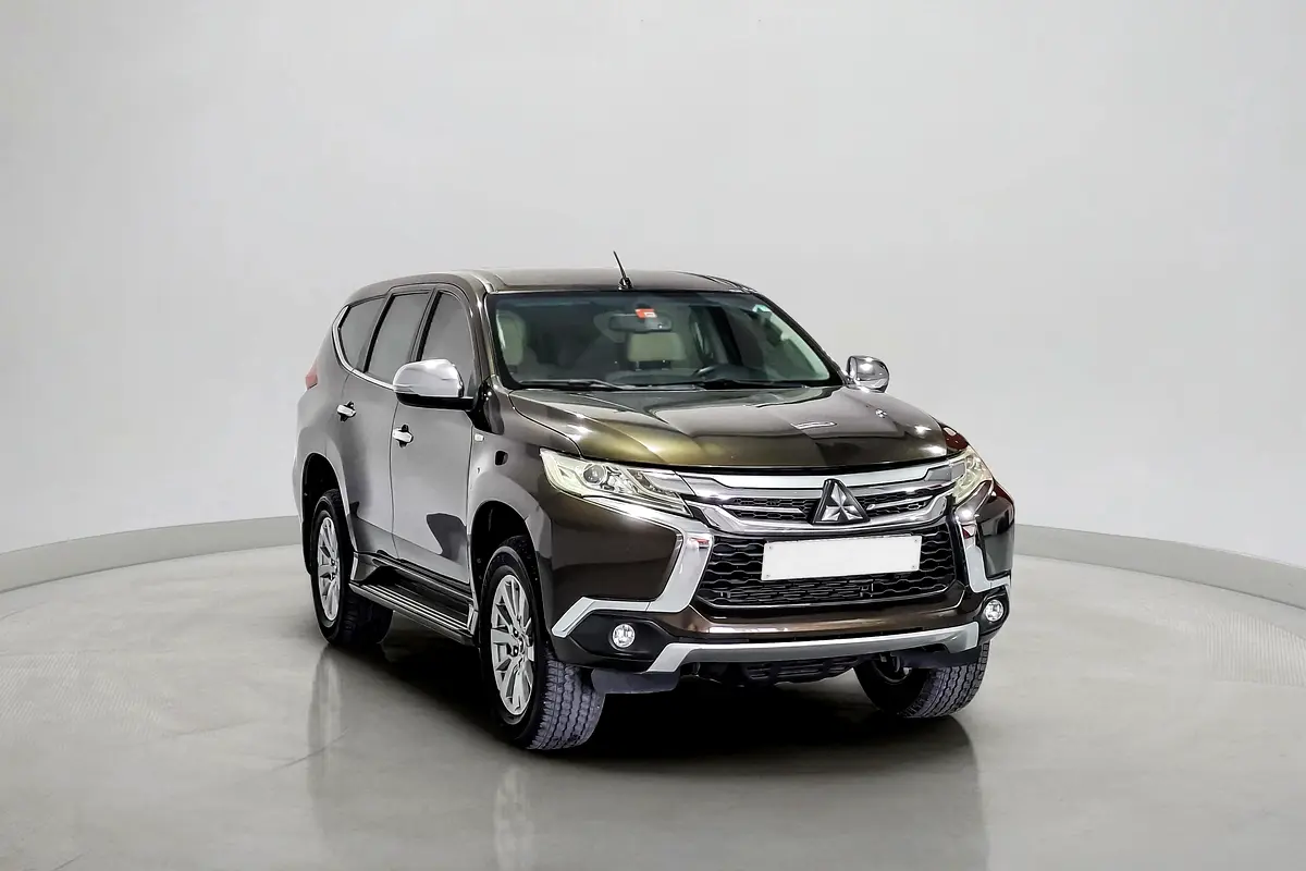 Mitsubishi Montero Sport 2017 — photo 1 of 14