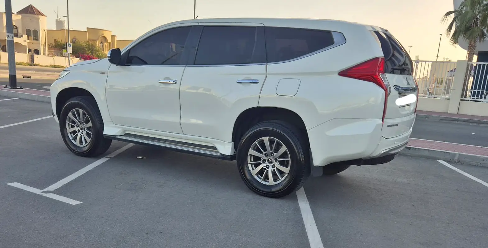 Mitsubishi Montero Sport 2016 — photo 1 of 7