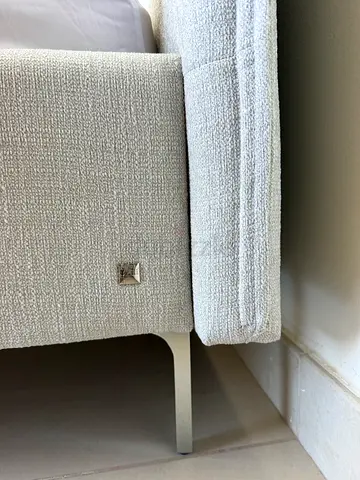 King sized bed from Theone