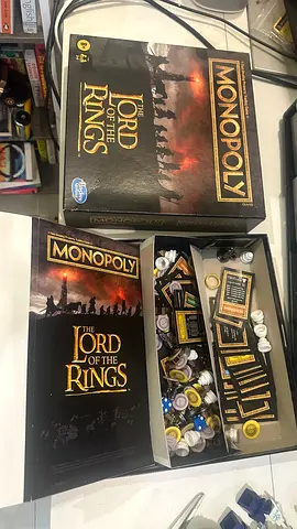 Monopoly: The Lord of the Rings edition + Dinosaurs + Classic Edition
