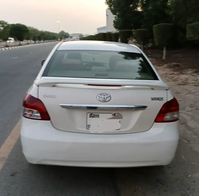 Toyota Yaris 2010 — photo 1 of 4