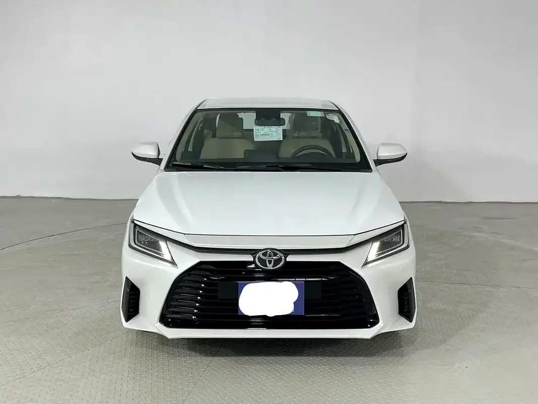 Toyota Yaris 2023 — photo 1 of 7