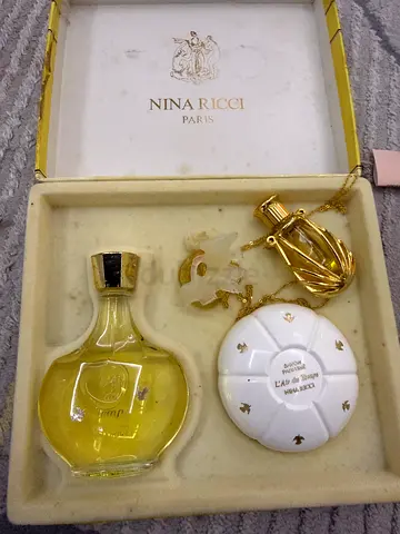 Nina Ricci LAir du Temps vintage perfume set (partial) - classic bottle and charms